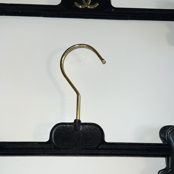 3 pcs Gold plated Chanel CC auth black velvet hangers boutique pant skirt jacket - Picture 4 of 7